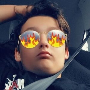 Meet your Posher, Caydence